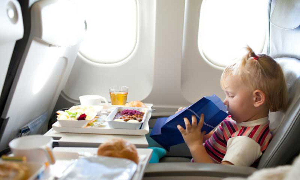 انتخاب بهترین صندلی هواپیما برای کودکان