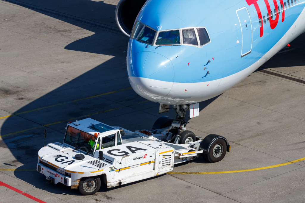 آیا هواپیما میتواند دنده عقب برود؟ | Reverse Thrust